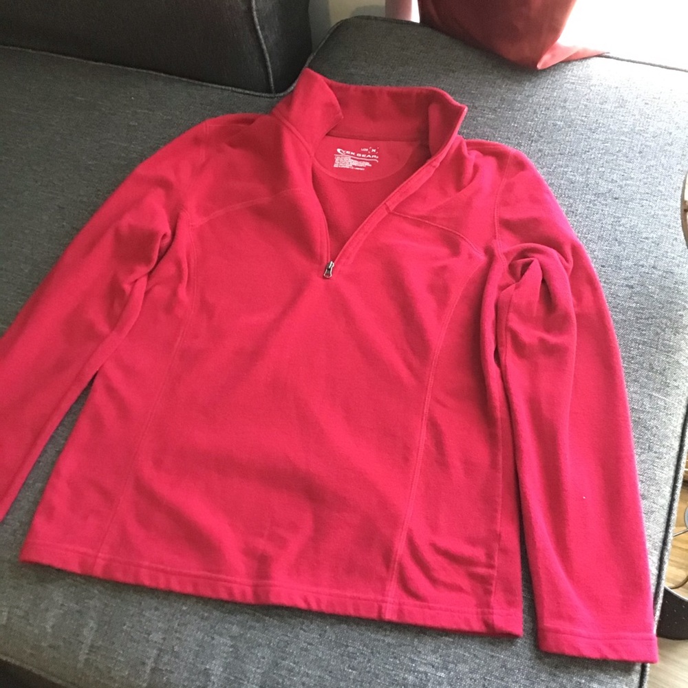 Tek Gear fleece top size Red M